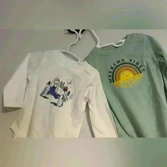 Set of 2 6-9 month longsleeve tshirts NWOT - Picture 1 of 7